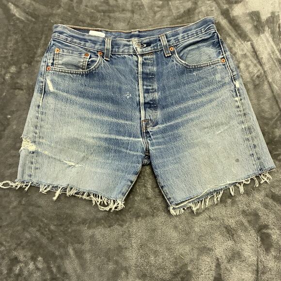 Levis 501 Jeans Shorts Men’s Sz.34 Blue Straight Leg Button Fly Denim Classic - Picture 1 of 9